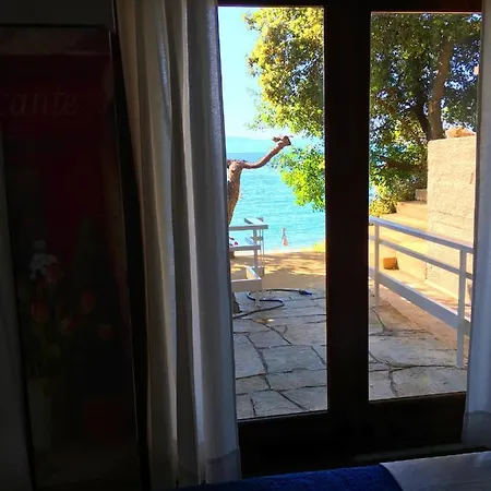 Secret Bay Apartment Palaiontsiflikion Exterior photo
