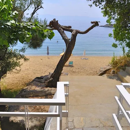 Secret Bay Apartment Palaiontsiflikion Exterior photo
